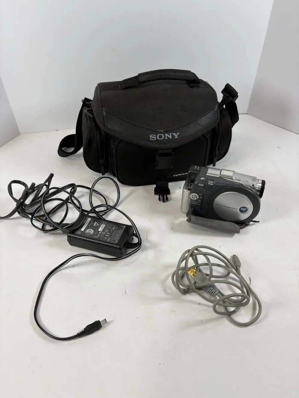 Sony DCR-DVD201 Handycam DVD Camcorder Tested Powers On Bag Charger Bundle